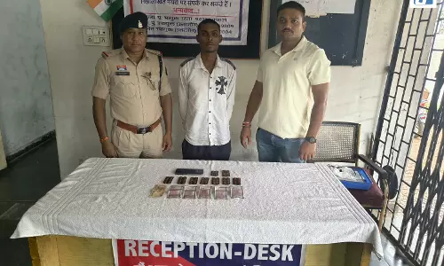 रायपुर में नशीली टेबलेट बेचते युवक गिरफ्तार, 84 नग प्रतिबंधित दवा जब्त रायपुर में नशीली टेबलेट बेचते युवक गिरफ्तार, 84 नग प्रतिबंधित दवा जब्त