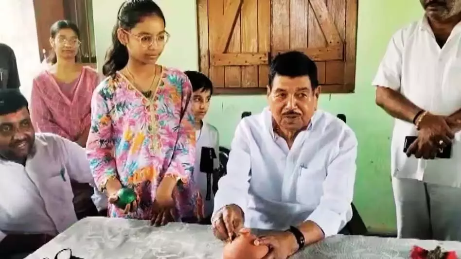 छोटी सी उम्र बड़ा दिल, अपने लिए नहीं बाढ़ पीड़ितों के लिए दी गुल्लक छोटी सी उम्र बड़ा दिल, अपने लिए नहीं बाढ़ पीड़ितों के लिए दी गुल्लक