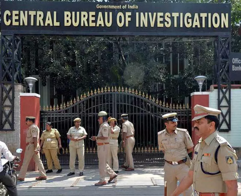 CBI की कार्रवाई: PMO अधिकारी बनकर ठगी करने वाले शख्स पर मामला दर्ज CBI की कार्रवाई: PMO अधिकारी बनकर ठगी करने वाले शख्स पर मामला दर्ज