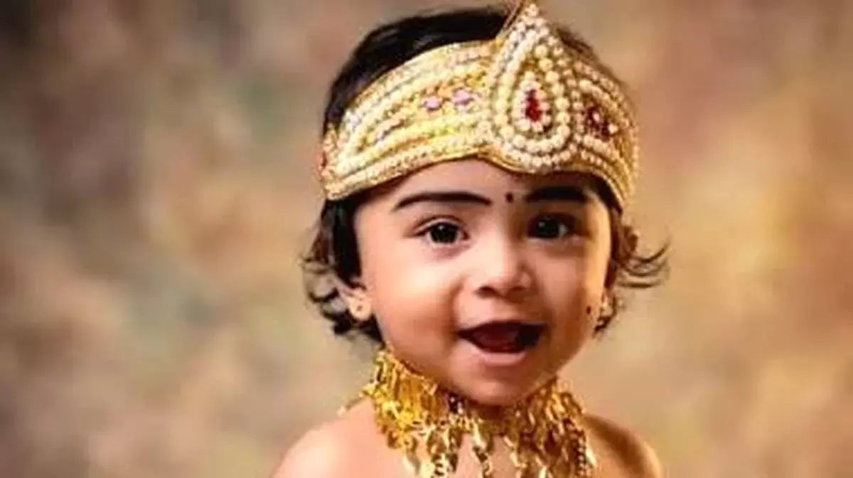 केरल में कृष्ण जयंती का उल्लास: नन्हे कृष्णों ने बिखेरे उत्सव के रंग केरल में कृष्ण जयंती का उल्लास: नन्हे कृष्णों ने बिखेरे उत्सव के रंग
