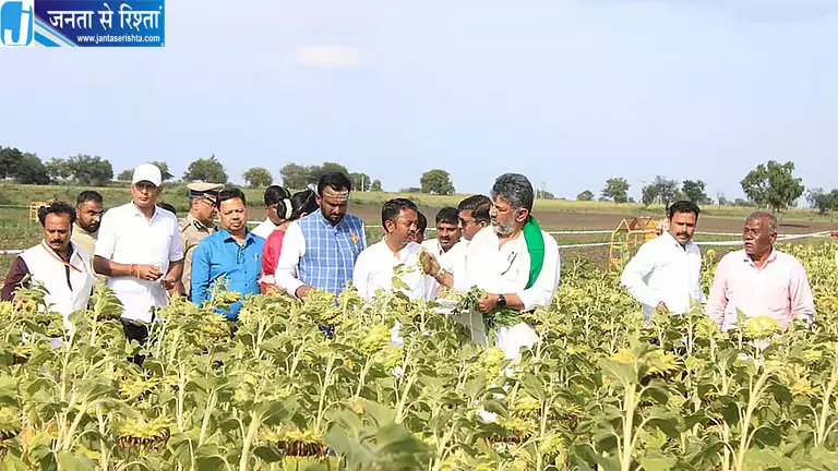 सूखे से परेशान किसान से CM बोले मैं हूं न सूखे से परेशान किसान से CM बोले मैं हूं न