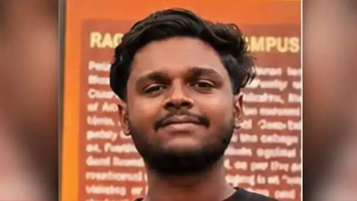 टीचर्स और स्टूडेंट्स की अश्लील तस्वीरें बेचीं, आरोपी श्रीहरि के फोन से राजफाश टीचर्स और स्टूडेंट्स की अश्लील तस्वीरें बेचीं, आरोपी श्रीहरि के फोन से राजफाश