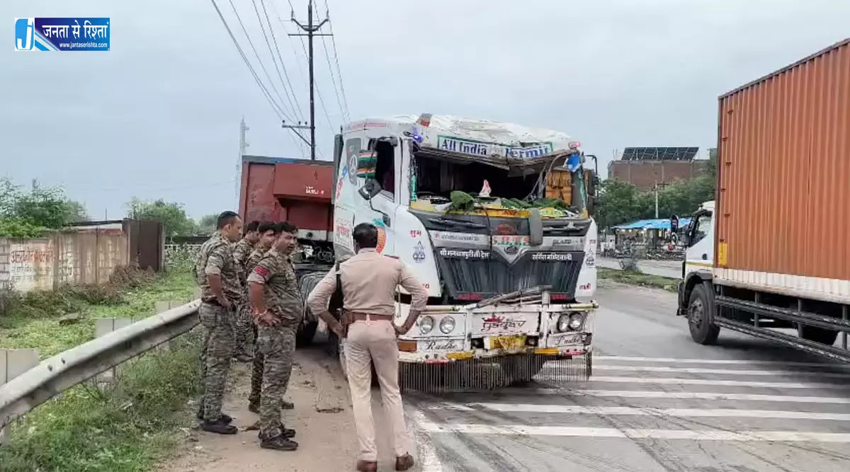जन्माष्टमी मनाकर लौट रही तीन महिलाओं को ट्रक ने कुचला मौके पर मौत जन्माष्टमी मनाकर लौट रही तीन महिलाओं को ट्रक ने कुचला मौके पर मौत