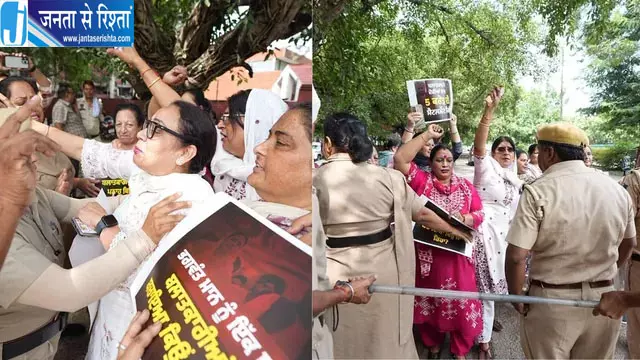 महिला सुरक्षा को लेकर पंजाब कांग्रेस का प्रदर्शन पुलिस ने रोका महिला सुरक्षा को लेकर पंजाब कांग्रेस का प्रदर्शन पुलिस ने रोका
