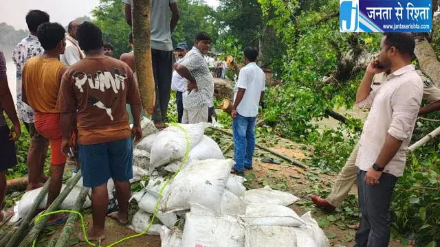 माही नदी का तटबंध 12 मीटर क्षतिग्रस्त प्रशासन ने तेज की मरम्मत डीएम मौके पर कैंप माही नदी का तटबंध 12 मीटर क्षतिग्रस्त प्रशासन ने तेज की मरम्मत डीएम मौके पर कैंप