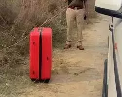 Tamil Nadu: तमिलनाडु पुलिस ने आगरा से सूटकेस और शव के अंगों को ट्रांसफर करने की मांग की Tamil Nadu: तमिलनाडु पुलिस ने आगरा से सूटकेस और शव के अंगों को ट्रांसफर करने की मांग की