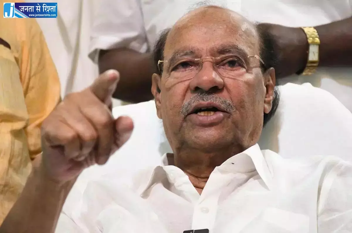 Tamil Nadu: रामदास ने थैलपुरम में ‘नो पॉलिटिक्स, प्लीज़’ पोस्टर के साथ राजनीति छोड़ने की घोषणा की Tamil Nadu: रामदास ने थैलपुरम में ‘नो पॉलिटिक्स, प्लीज़’ पोस्टर के साथ राजनीति छोड़ने की घोषणा की