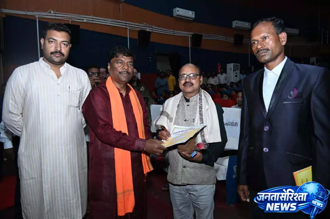 मुख्यमंत्री शिक्षा गौरव अलंकरण सम्मान समारोह में पहुंचे वनमंत्री केदार कश्यप मुख्यमंत्री शिक्षा गौरव अलंकरण सम्मान समारोह में पहुंचे वनमंत्री केदार कश्यप