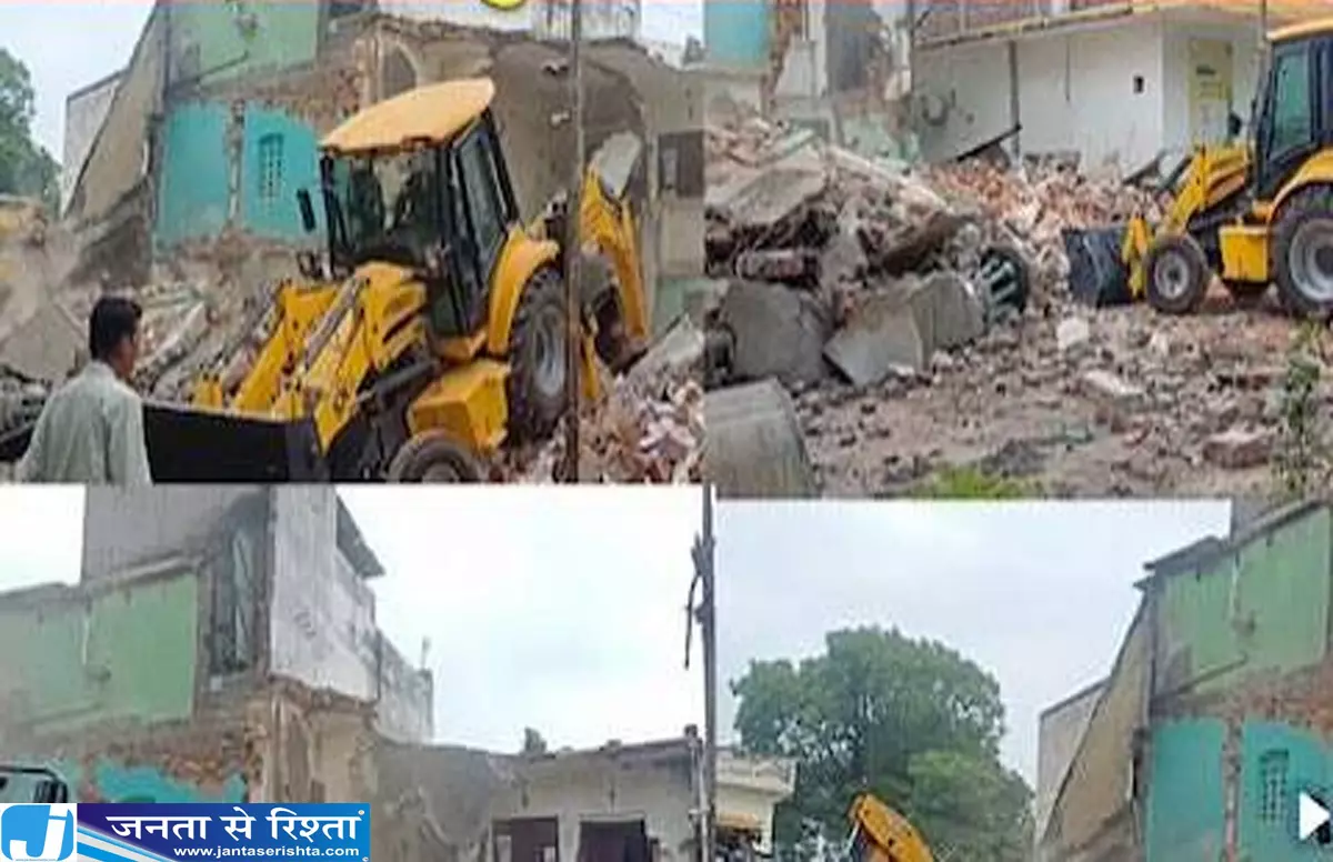 कोर्ट के आदेश के बाद मस्जिद ध्वस्त भारी फोर्स तैनात कोर्ट के आदेश के बाद मस्जिद ध्वस्त भारी फोर्स तैनात