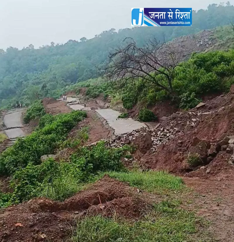 नालागढ़: मलबे से अटी खड्ड बनी मुसीबत, बारिश में मंडराया बाढ़ का बड़ा खतरा नालागढ़: मलबे से अटी खड्ड बनी मुसीबत, बारिश में मंडराया बाढ़ का बड़ा खतरा