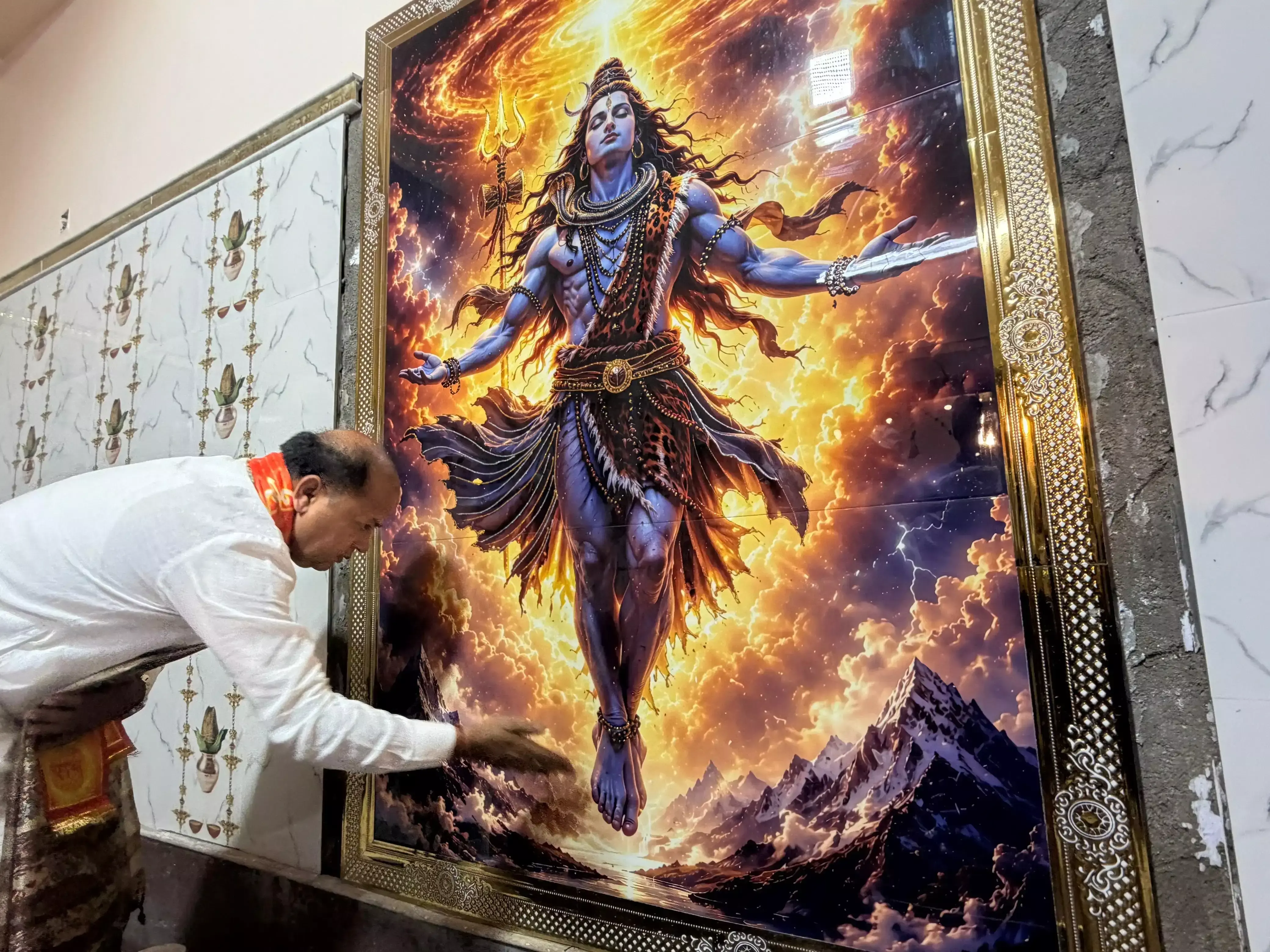 Hooghly: ऐतिहासिक शिव मंदिर के जीर्णोद्धार को लेकर विधायक दिलीप सिंह ने जताई प्रतिबद्धता Hooghly: ऐतिहासिक शिव मंदिर के जीर्णोद्धार को लेकर विधायक दिलीप सिंह ने जताई प्रतिबद्धता