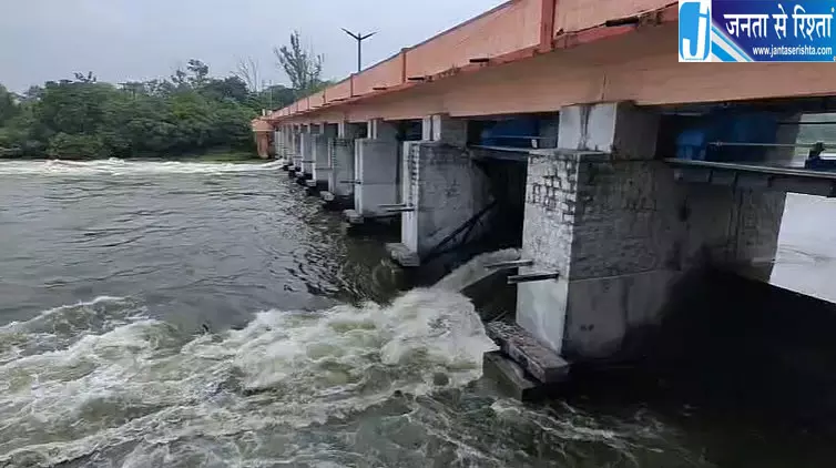 भोपाल में तीसरे दिन भी भारी बारिश, बढ़ा भदभदा बांध का जलस्तर, खोले गए दो गेट भोपाल में तीसरे दिन भी भारी बारिश, बढ़ा भदभदा बांध का जलस्तर, खोले गए दो गेट