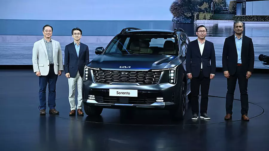 भारत में लॉन्च हुई Kia Sorento, कंपनी की पहली हाइब्रिड SUV की कीमत ₹29.49 लाख से शुरू भारत में लॉन्च हुई Kia Sorento, कंपनी की पहली हाइब्रिड SUV की कीमत ₹29.49 लाख से शुरू