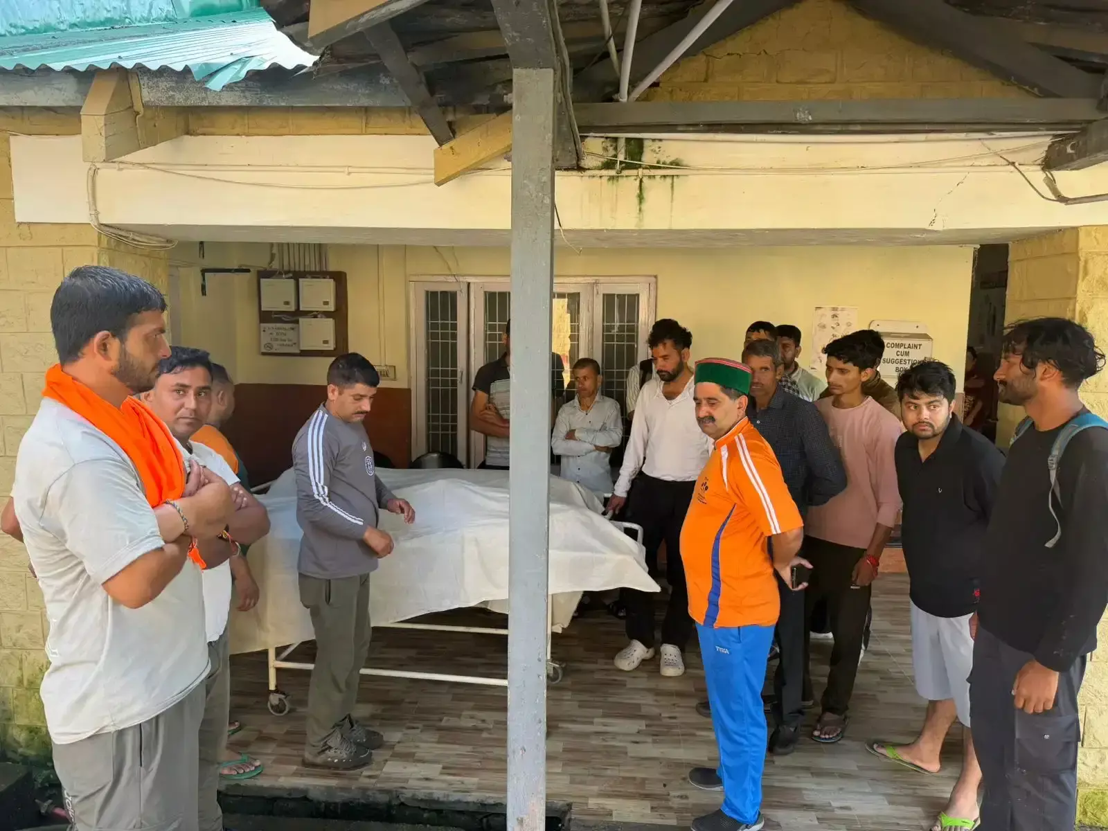 Dharamshala: मोटरसाइकिल खाई में गिरने से तीन युवाओं की मौत, शाहपुर में हादसा Dharamshala: मोटरसाइकिल खाई में गिरने से तीन युवाओं की मौत, शाहपुर में हादसा