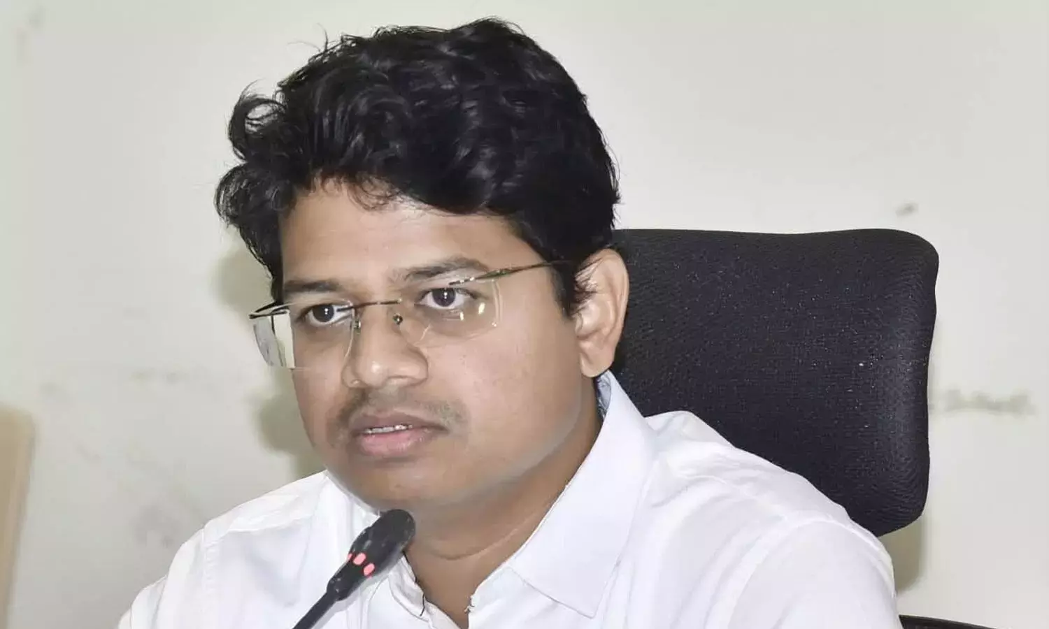 Andhra: अनंतपुर में चावल के लिए विशेष काउंटर खोले गए Andhra: अनंतपुर में चावल के लिए विशेष काउंटर खोले गए