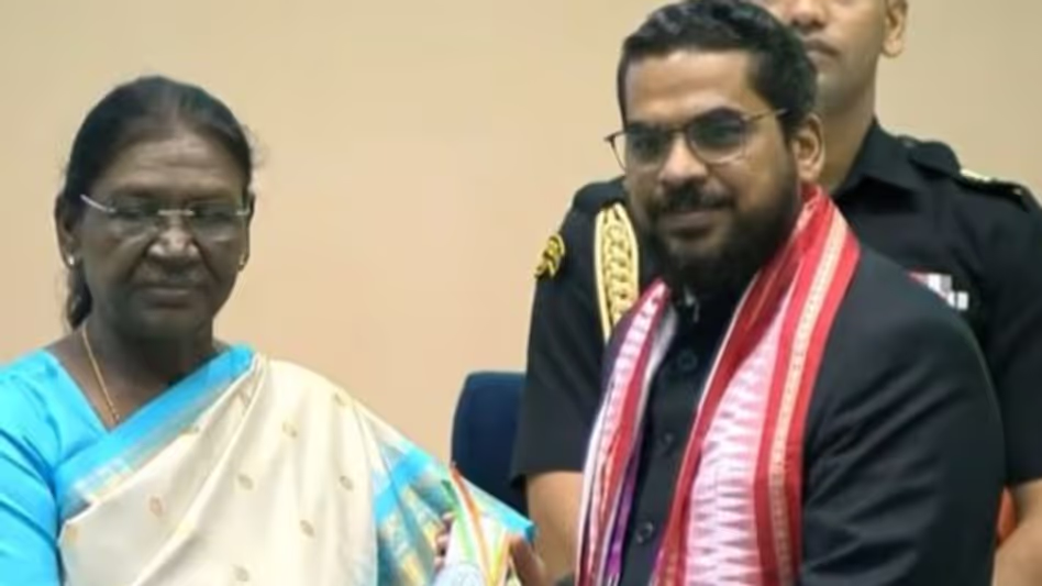 गुवाहाटी यूनिवर्सिटी के प्रो. अंकुरन दत्ता को राष्ट्रीय पुरस्कार गुवाहाटी यूनिवर्सिटी के प्रो. अंकुरन दत्ता को राष्ट्रीय पुरस्कार