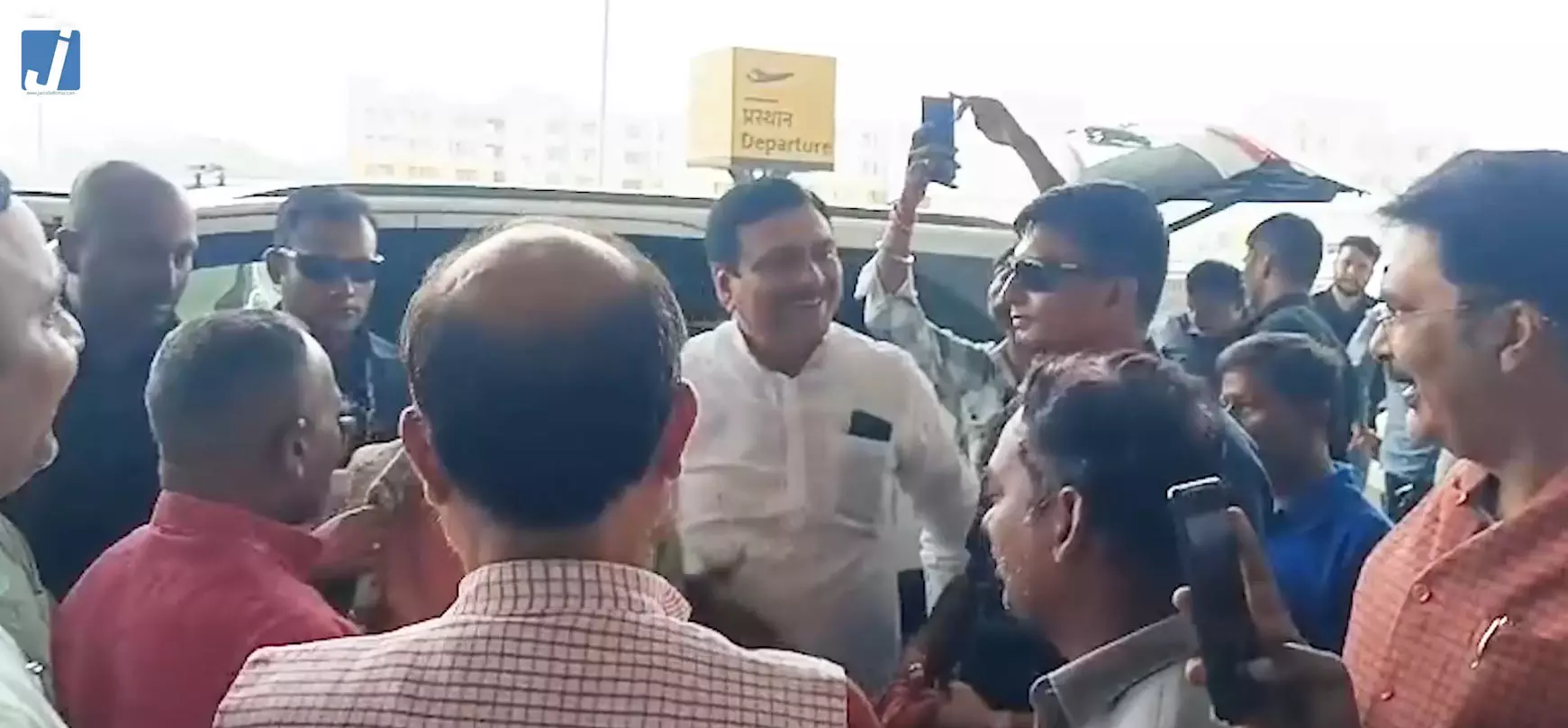 दो दिवसीय पटना दौरा पूरा कर दिल्ली रवाना हुए बीजेपी अध्यक्ष नितिन नबीन दो दिवसीय पटना दौरा पूरा कर दिल्ली रवाना हुए बीजेपी अध्यक्ष नितिन नबीन