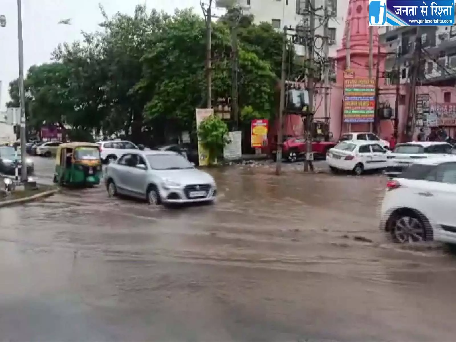 भारी बारिश से गुरुग्राम बेहाल सड़कों पर जलभराव भारी बारिश से गुरुग्राम बेहाल सड़कों पर जलभराव