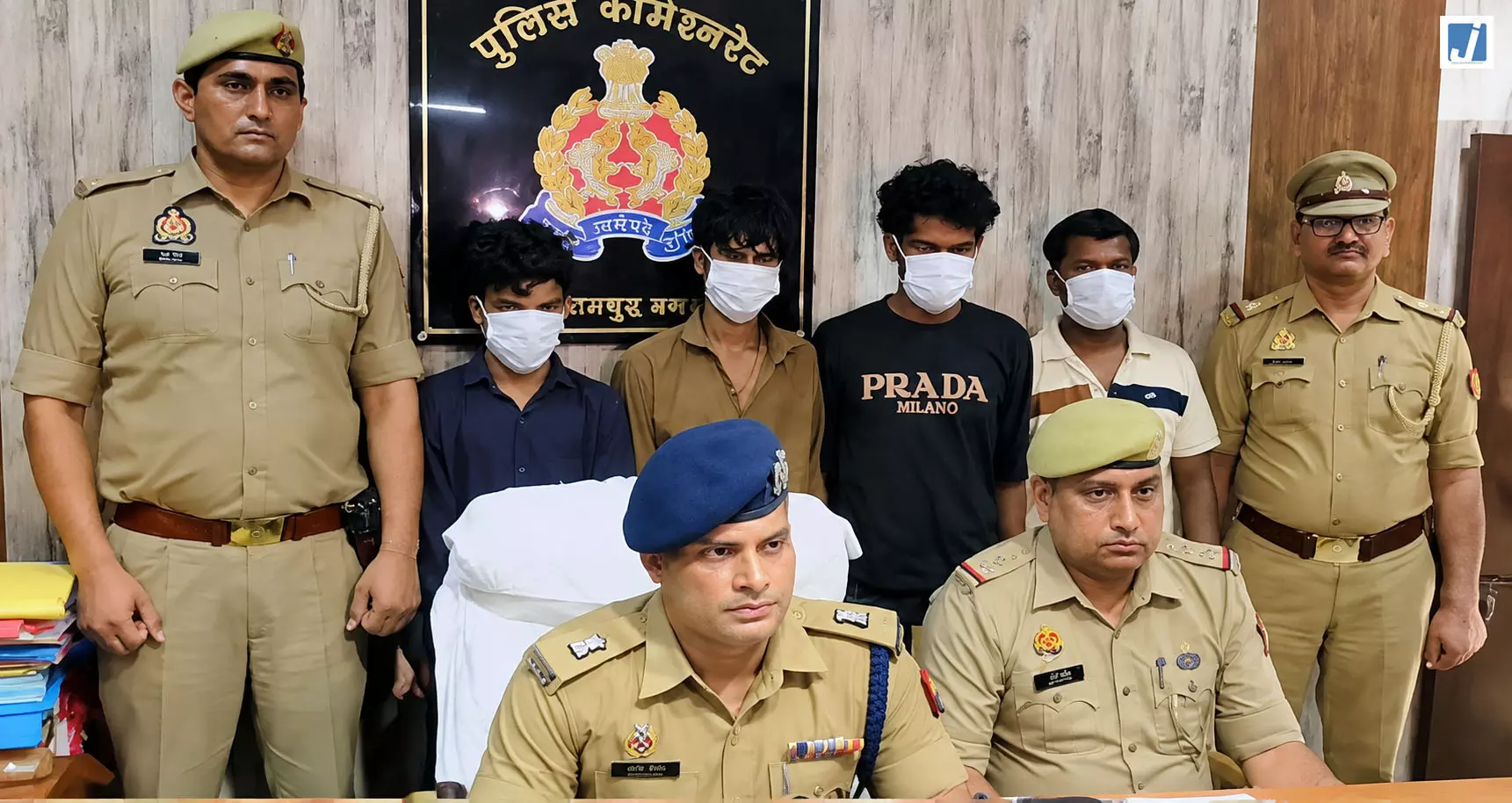 मोबाइल चोर गिरोह का पर्दाफाश, चार शातिर गिरफ्तार, चोरी के 24 मोबाइल बरामद मोबाइल चोर गिरोह का पर्दाफाश, चार शातिर गिरफ्तार, चोरी के 24 मोबाइल बरामद