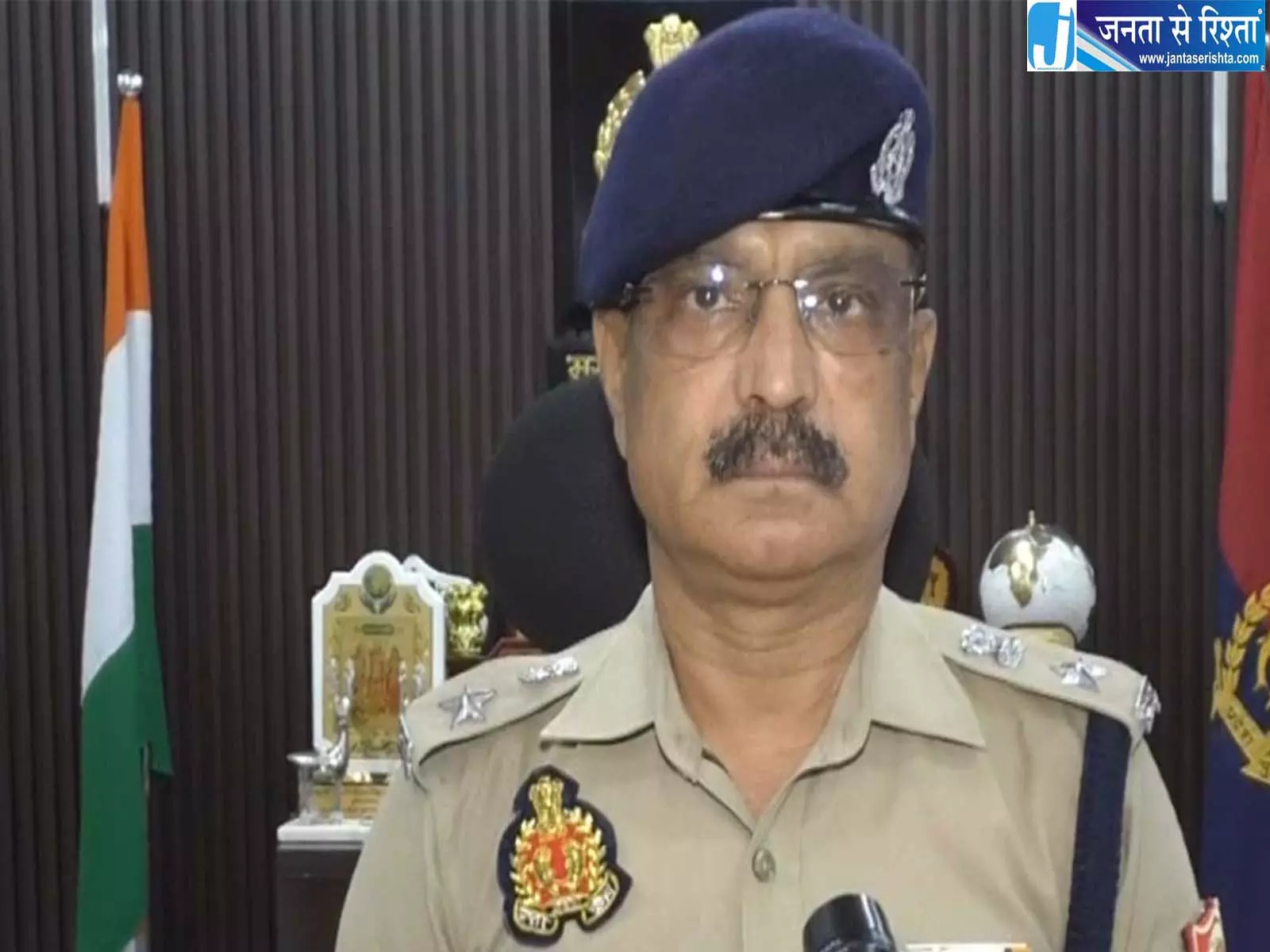मुरादाबाद सर्किट हाउस में सड़क पर नमाज़ पढ़ने के लिए SP नेता पर मामला दर्ज किया गया मुरादाबाद सर्किट हाउस में सड़क पर नमाज़ पढ़ने के लिए SP नेता पर मामला दर्ज किया गया