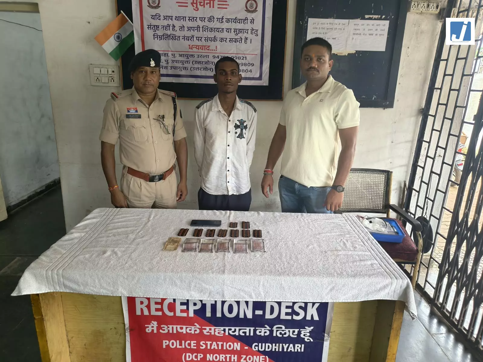 रायपुर में नशीली टेबलेट बेचते युवक गिरफ्तार, 84 नग प्रतिबंधित दवा जब्त रायपुर में नशीली टेबलेट बेचते युवक गिरफ्तार, 84 नग प्रतिबंधित दवा जब्त