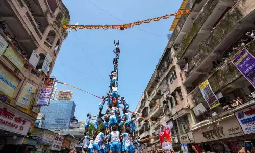 महाराष्ट्र में दही-हंडी समारोह के दौरान दो लोगों की मौत, 212 घायल।