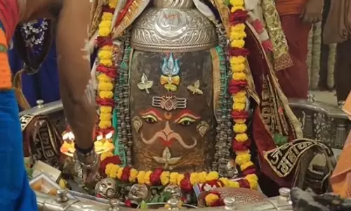 भस्म आरती: त्रिपुंड और रुद्राक्ष की माला के साथ बाबा का भव्य शृंगार, बड़ी संख्या में शामिल हुए श्रद्धालु