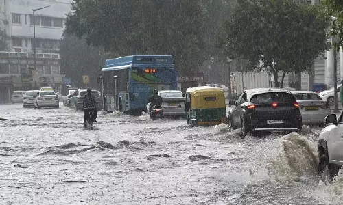दिल्ली में लगातार दूसरे दिन बारिश से मौसम हुआ सुहाना तापमान गिरा IMD ने जारी किया अलर्ट