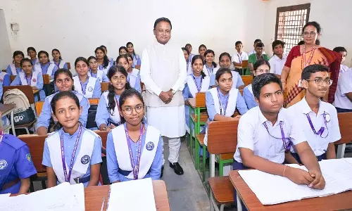 CM माझी की छात्रों से अपील सोशल मीडिया से दूरी बनाएं