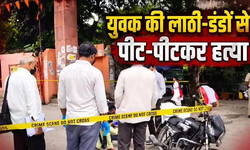 LIVE वीडियो: युवक की लाठी-डंडों से पीट-पीटकर हत्या, CCTV में कैद हुआ आरोपी