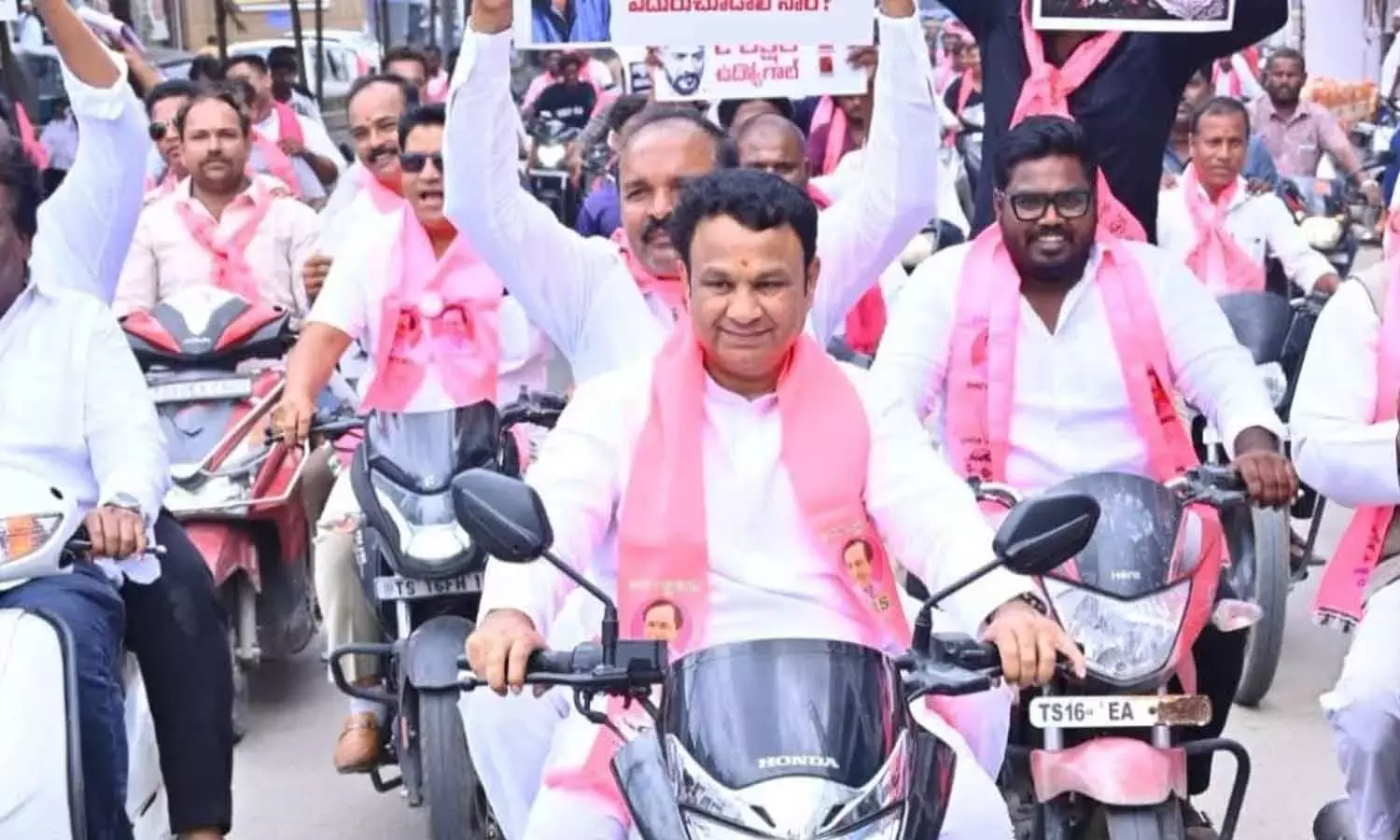 निज़ामाबाद में BRS ने कांग्रेस के ख़िलाफ़ जंग का बिगुल फूँका