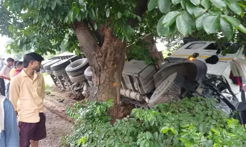 हाईवे पर टेंपो और ट्रक की भिड़ंत मौत का तांडव