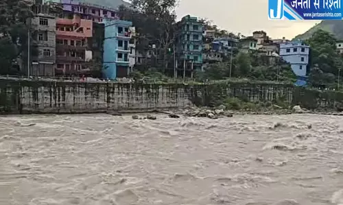 बारिश से बढ़ी चिंता अलकनंदा मंदाकिनी पर नजर बारिश से बढ़ी चिंता अलकनंदा मंदाकिनी पर नजर