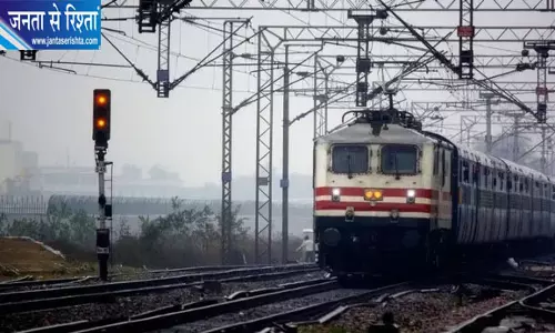 आरा में महानंदा एक्सप्रेस बेपटरी रेल यातायात प्रभावित आरा में महानंदा एक्सप्रेस बेपटरी रेल यातायात प्रभावित