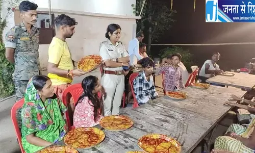 नदियों के कहर से दर्जनों गांव डूबे