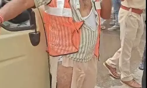 हिसार में हड़ताली कर्मचारियों का हमला हिसार में हड़ताली कर्मचारियों का हमला