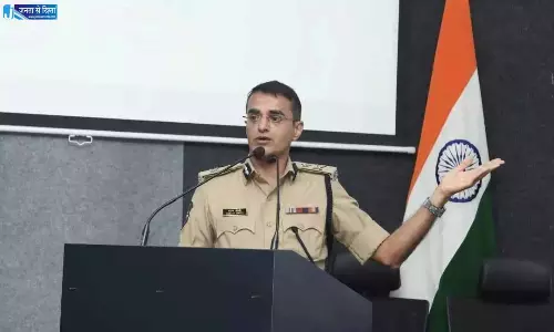 Telangana: फ्यूचर सिटी पुलिस कमिश्नरेट ने गणेश चतुर्थी के लिए गाइडलाइंस जारी कीं Telangana: फ्यूचर सिटी पुलिस कमिश्नरेट ने गणेश चतुर्थी के लिए गाइडलाइंस जारी कीं