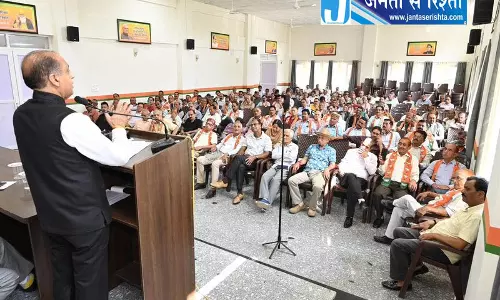 जनता की चिंता छोड़ सरकार बचाने में जुटे CM: जयराम
