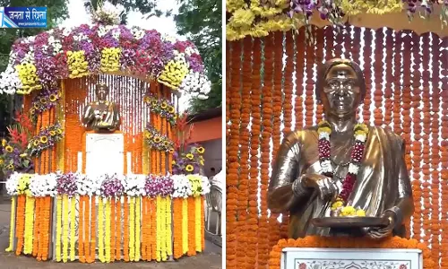 पुण्यतिथि पर शिवाजी पार्क में श्रद्धांजलि कार्यक्रम पुण्यतिथि पर शिवाजी पार्क में श्रद्धांजलि कार्यक्रम