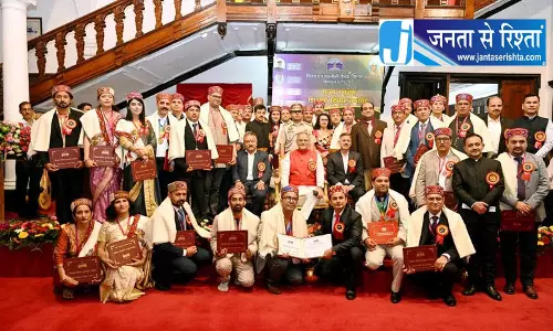 राज्यपाल ने 32 शिक्षकों को किया सम्मानित