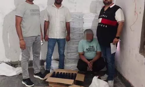 दिल्ली के जाफराबाद में अवैध शराब के गोदाम पर छापा, 1,576 क्वार्टर बरामद, आरोपी गिरफ्तार