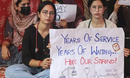 हड़ताल कर रहे इंटर्न से मंत्री की अपील हड़ताल कर रहे इंटर्न से मंत्री की अपील