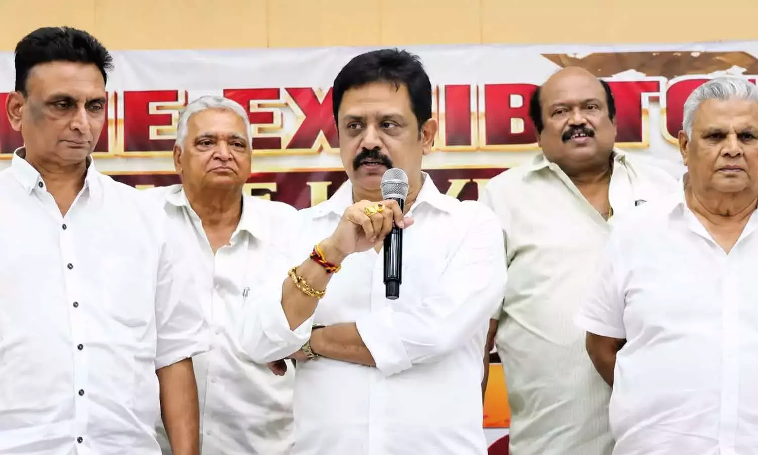 Andhra: फ़िल्म थिएटर बचाने की अपील