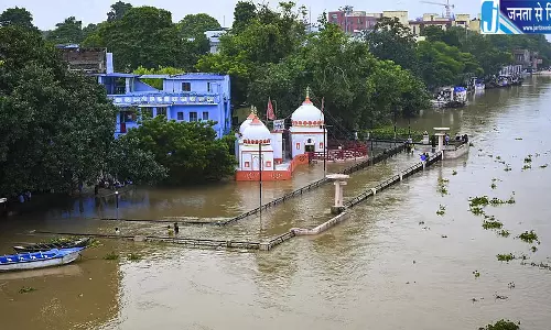 बिहार में बाढ़ से 19 लाख लोग प्रभावित बिहार में बाढ़ से 19 लाख लोग प्रभावित