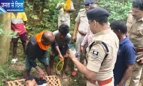 बांका में पेड़ से लटका मिला युवती का शव गांव में फैली सनसनी पुलिस जांच में जुटी
