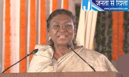 राष्ट्रपति मुर्मू ने शिक्षकों को राष्ट्रीय पुरस्कारों से सम्मानित किया राष्ट्रपति मुर्मू ने शिक्षकों को राष्ट्रीय पुरस्कारों से सम्मानित किया