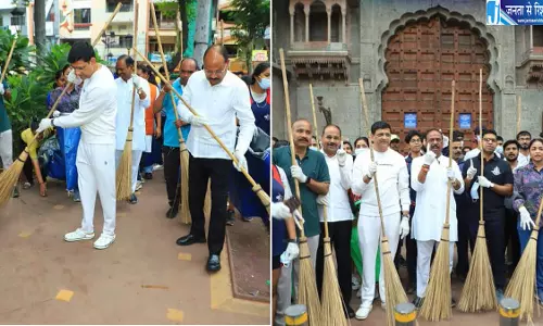 इंदौर में जनप्रतिनिधियों ने संभाली सफाई की कमान छुट्टी के दिन खुद उठाई झाड़ू