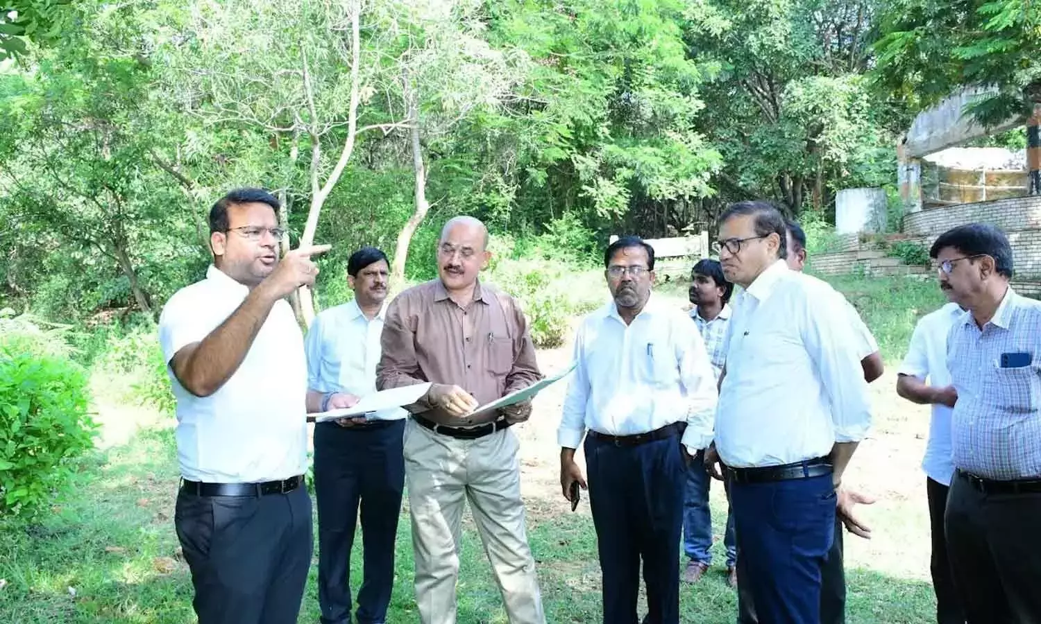 VMRDA कैलासागिरी के लिए एक वैकल्पिक सड़क बनाने और पहाड़ी की चोटी को और सुंदर बनाने की योजना बना रहा है VMRDA कैलासागिरी के लिए एक वैकल्पिक सड़क बनाने और पहाड़ी की चोटी को और सुंदर बनाने की योजना बना रहा है