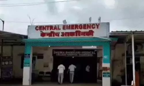 रिटायर शिक्षक को गोली मारी, हालत गंभीर