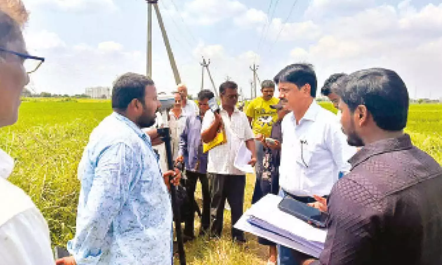 Andhra: री-सर्वे के दौरान किसानों की मौजूदगी सुनिश्चित की जानी चाहिए Andhra: री-सर्वे के दौरान किसानों की मौजूदगी सुनिश्चित की जानी चाहिए